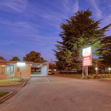 Hamilton Hume Motor Inn Яс Екстериор снимка