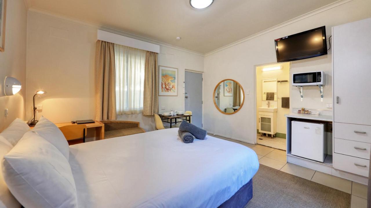 Hamilton Hume Motor Inn Яс Екстериор снимка