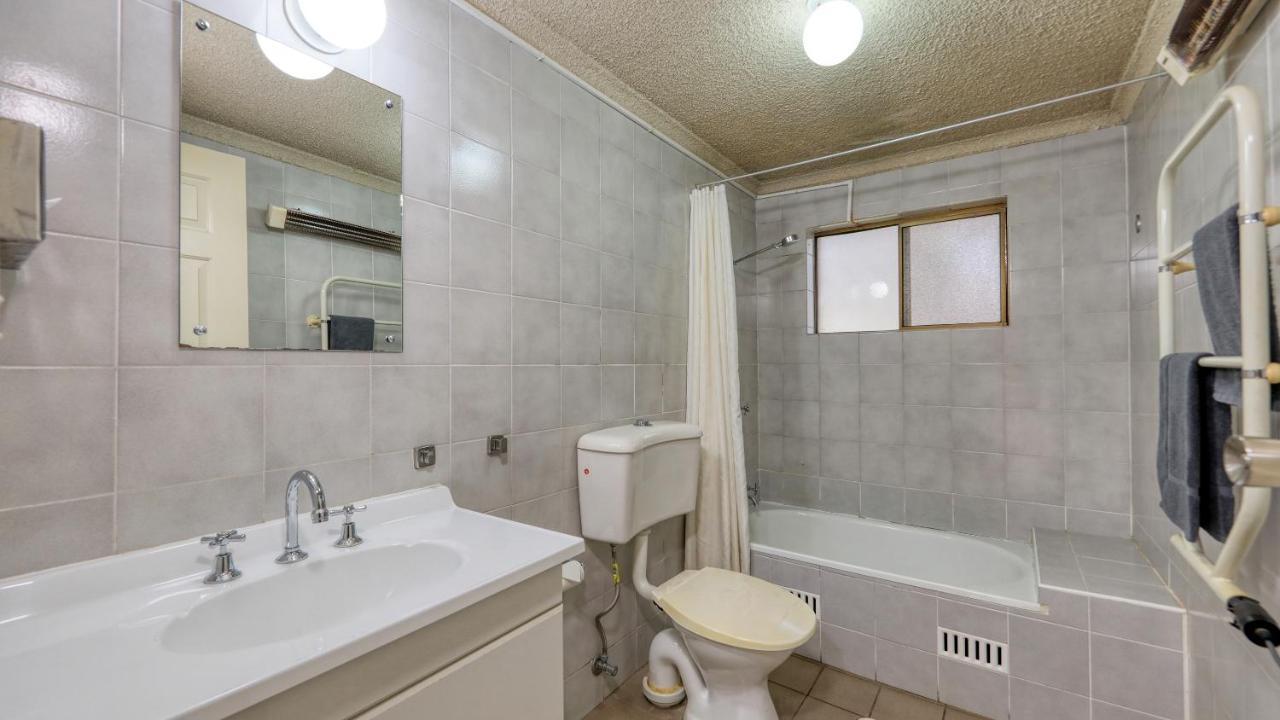 Hamilton Hume Motor Inn Яс Екстериор снимка