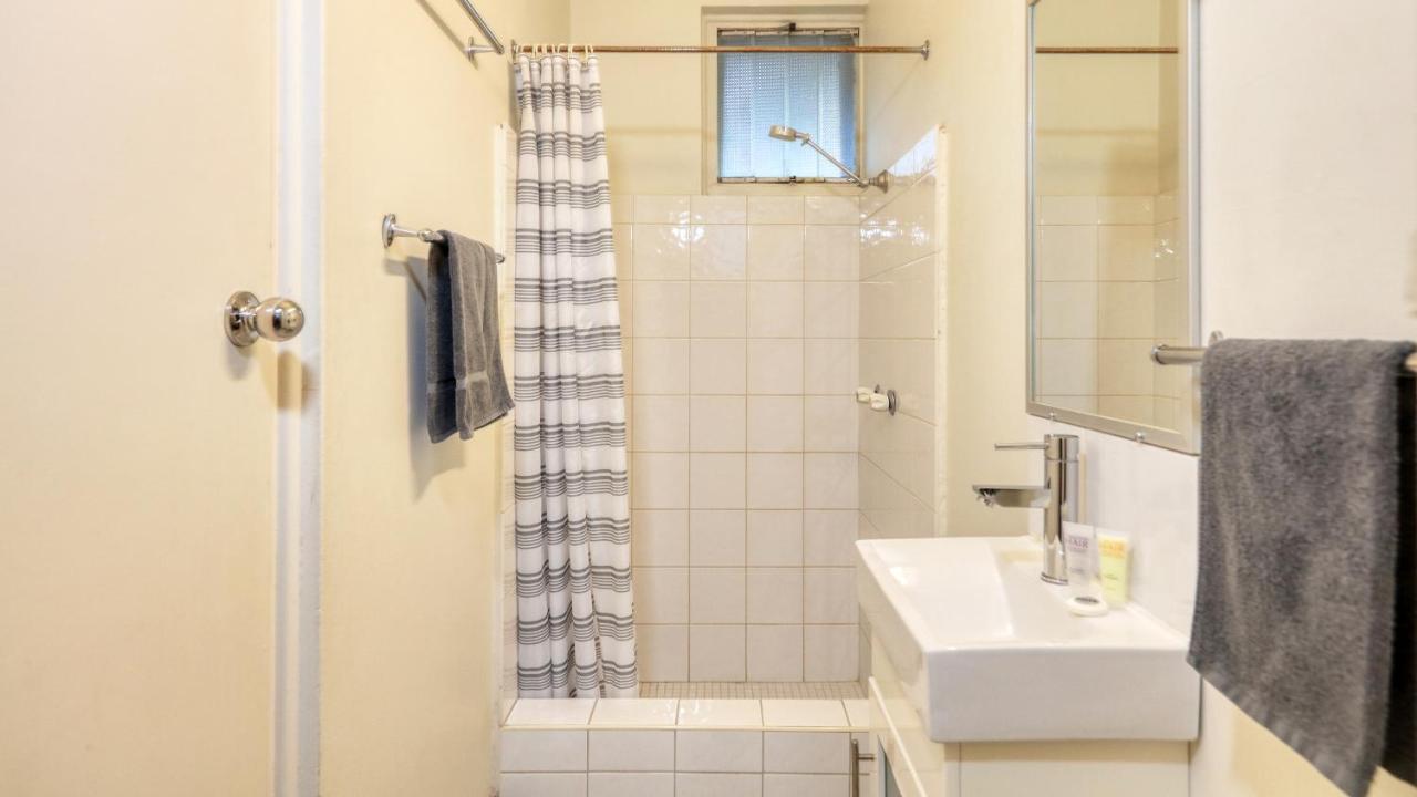 Hamilton Hume Motor Inn Яс Екстериор снимка
