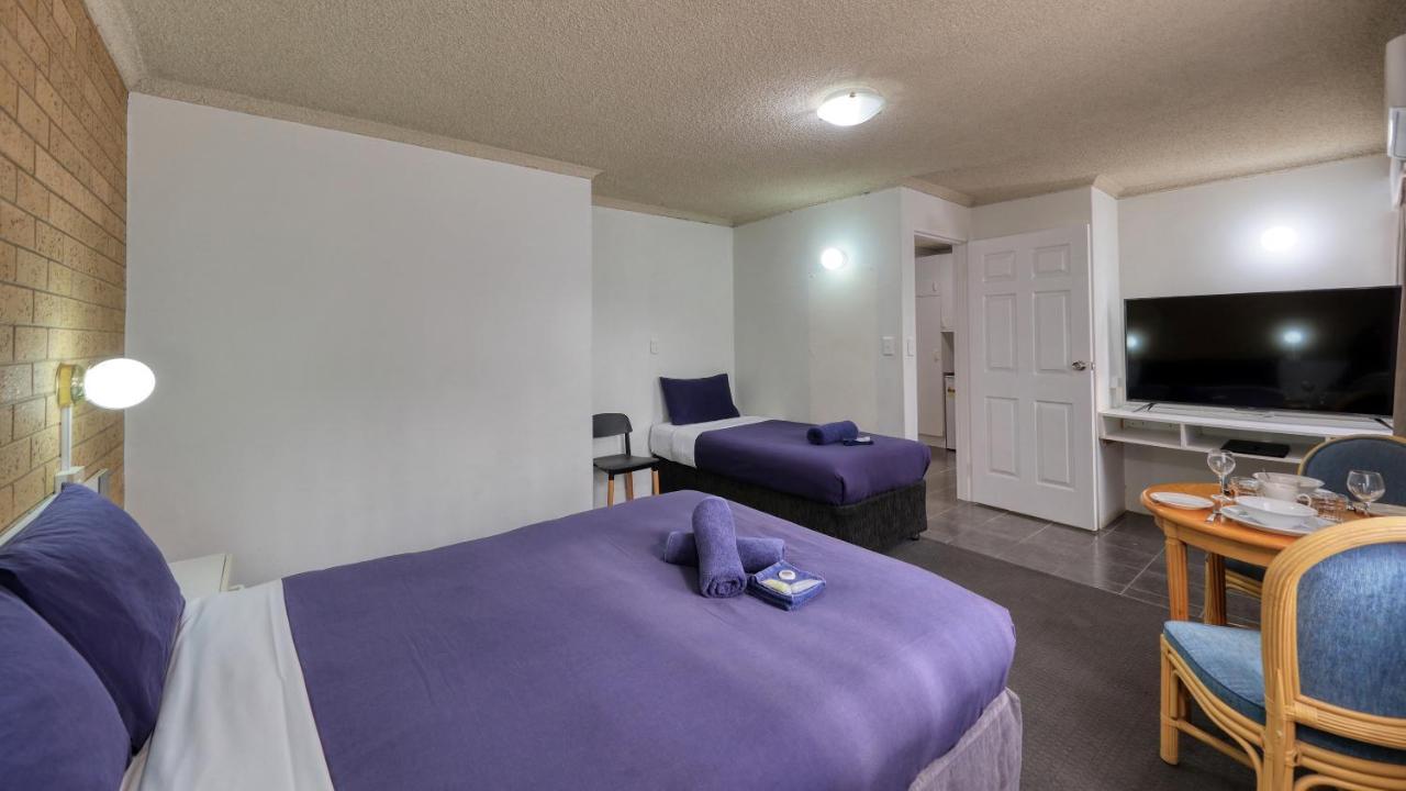 Hamilton Hume Motor Inn Яс Екстериор снимка