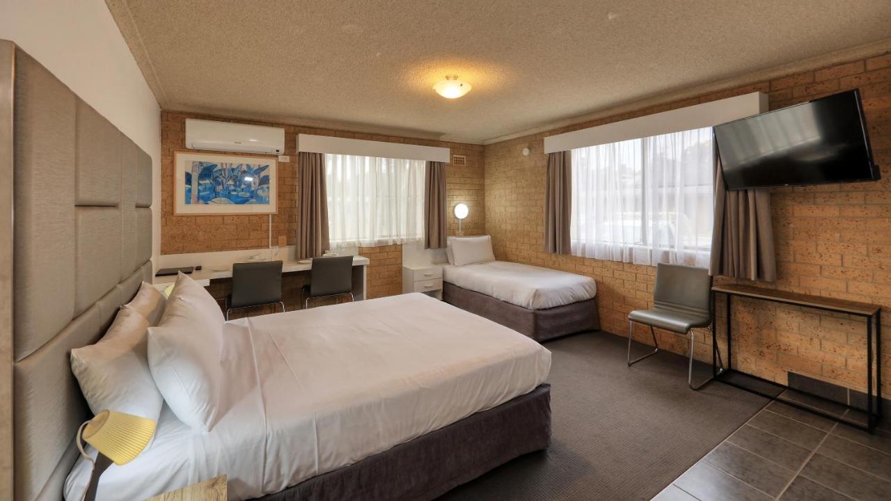 Hamilton Hume Motor Inn Яс Екстериор снимка
