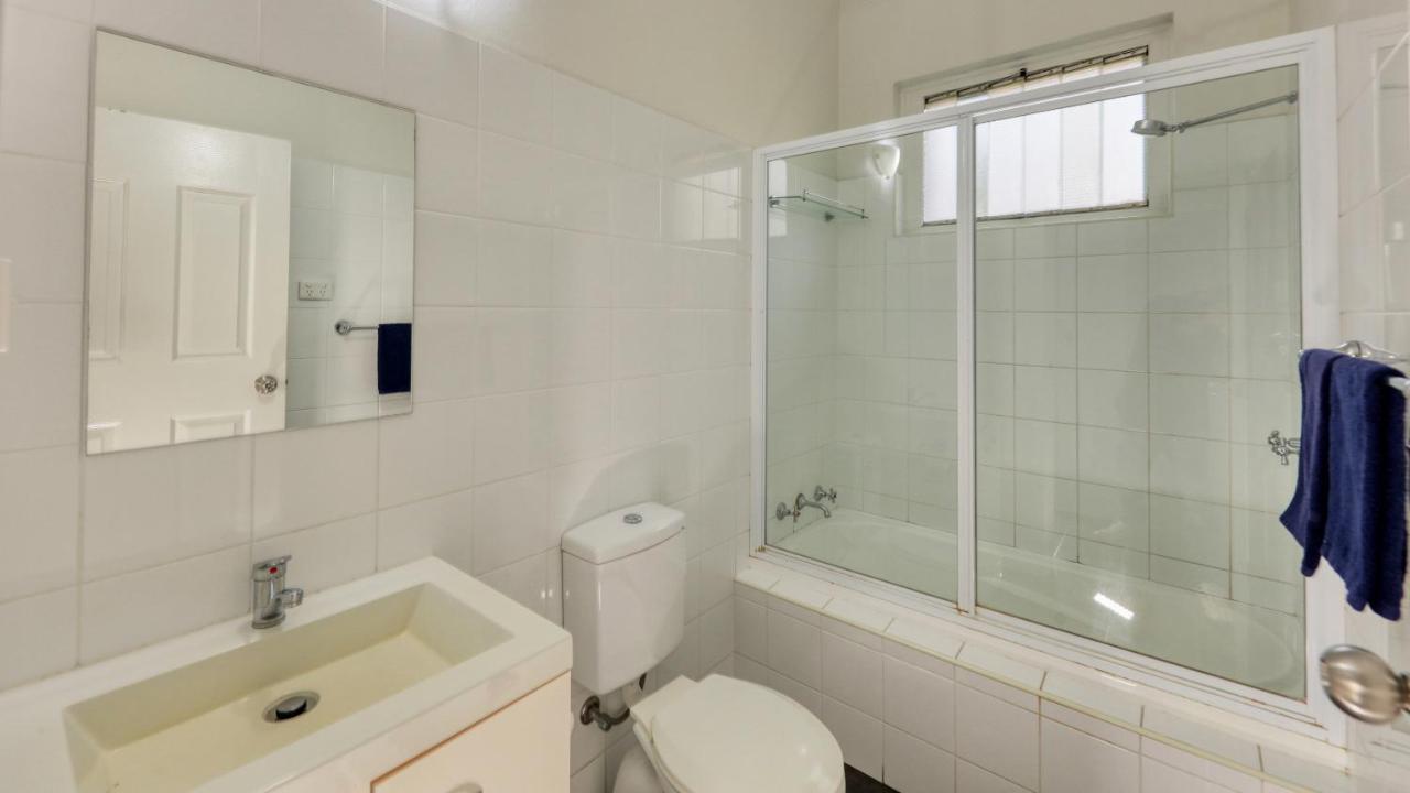 Hamilton Hume Motor Inn Яс Екстериор снимка